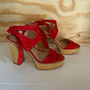 NWOT Very Volatile Heels